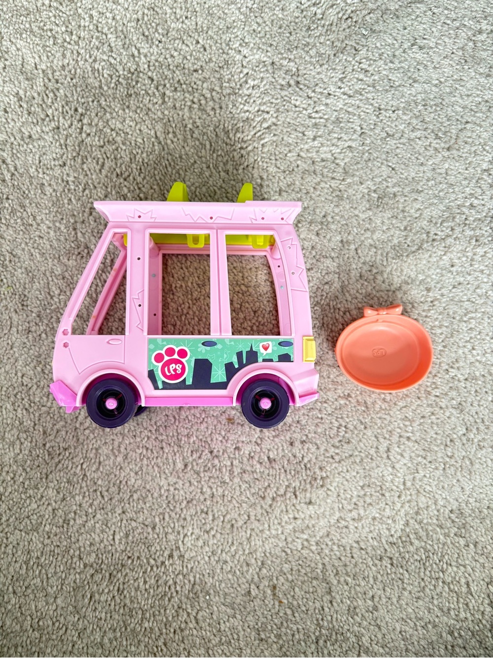 Littlest Pet Shop Pink, Green and Purple Play Van and Coral Accesory 2 Pcs